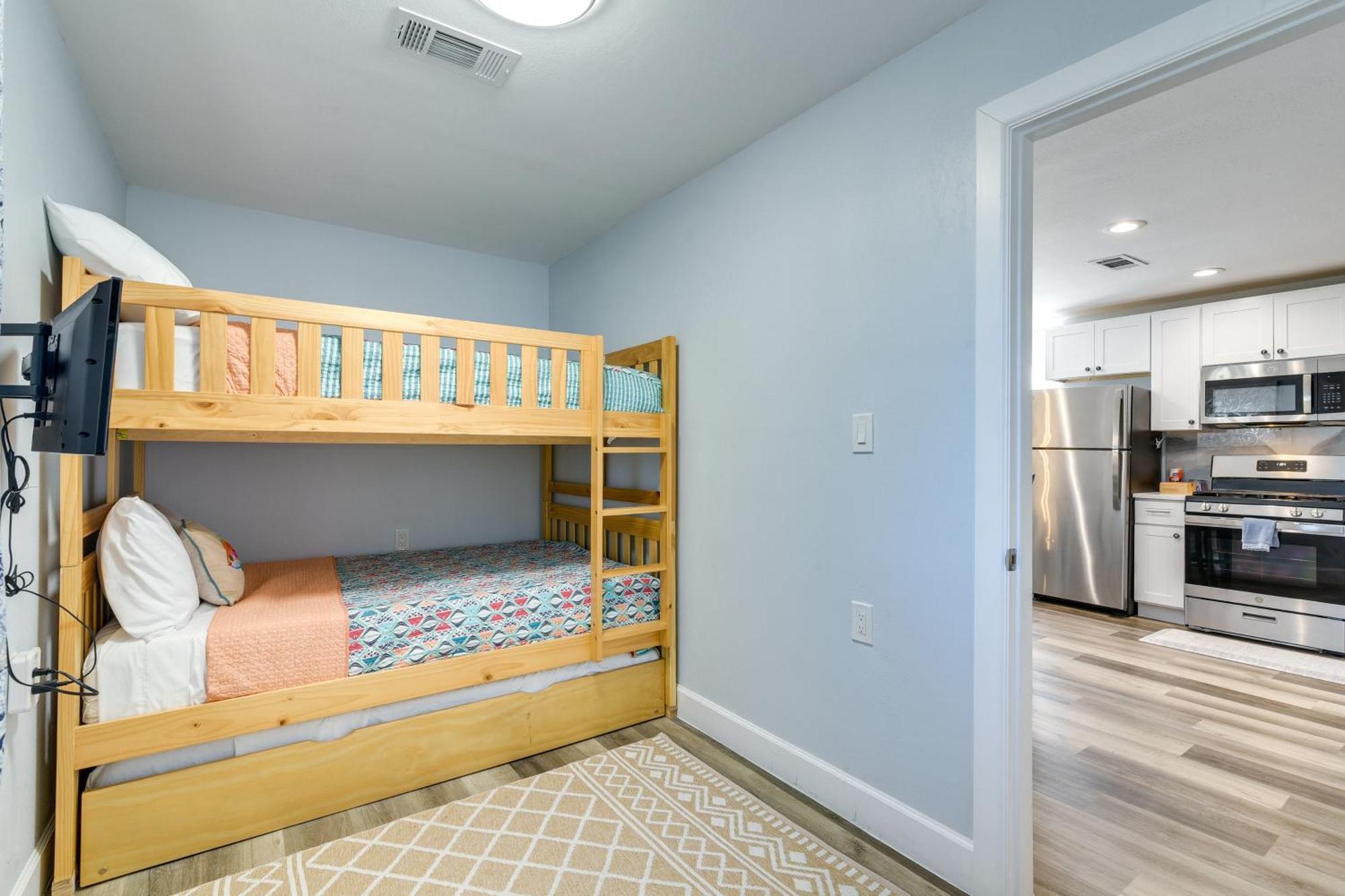 Вілла Seaside Retreat In Galveston Near Pleasure Pier! Екстер'єр фото