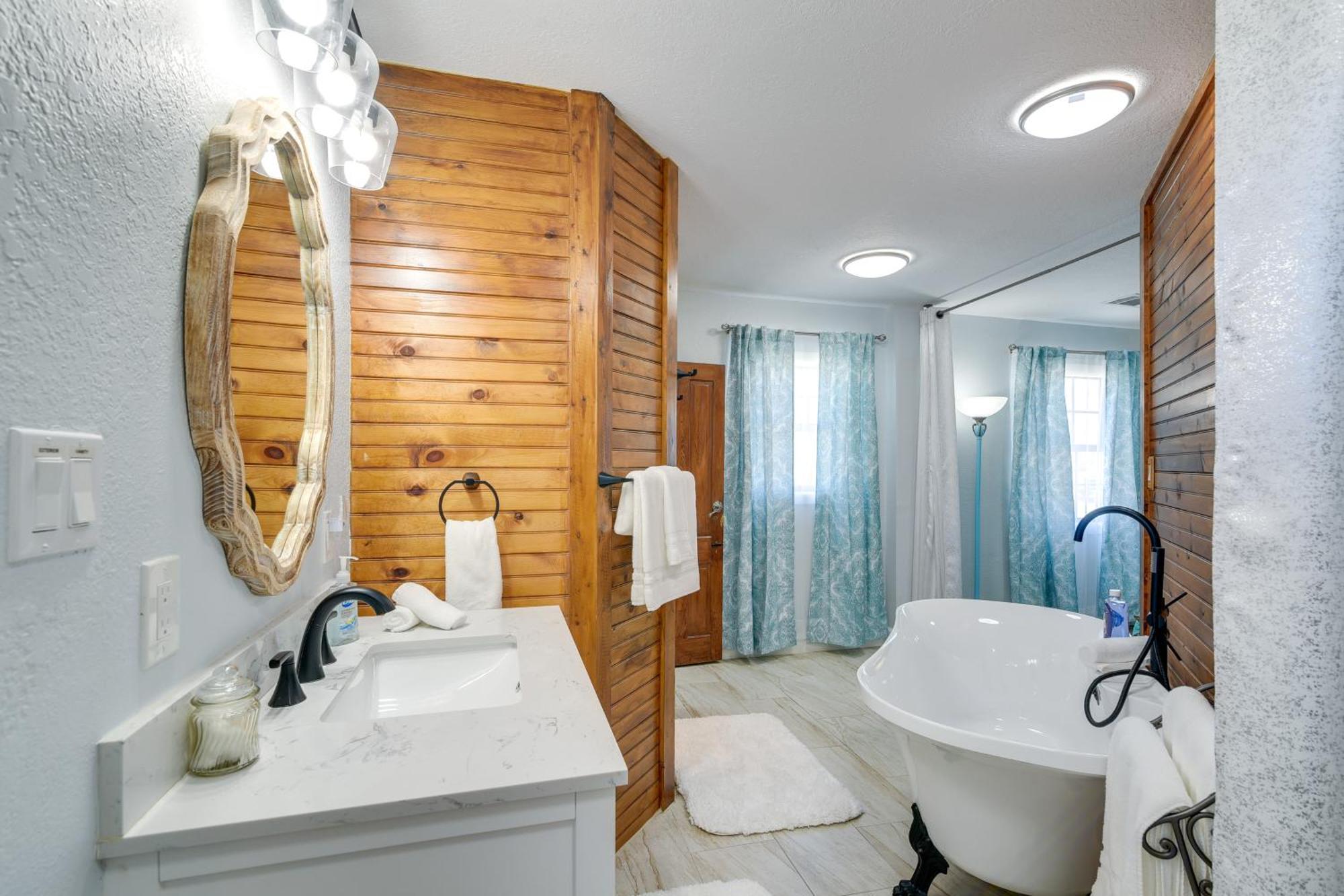 Вілла Seaside Retreat In Galveston Near Pleasure Pier! Екстер'єр фото